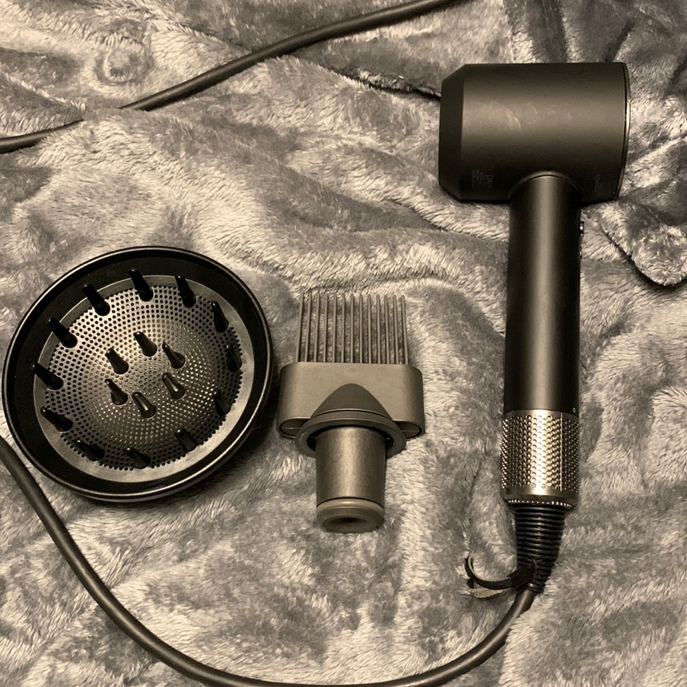 Dyson supersonic hairdryer